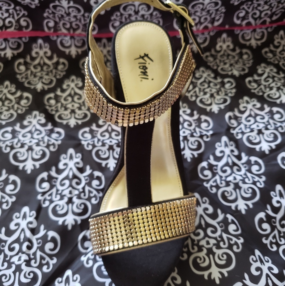 Wedge, Sandal, New, platform, 6, black, gold dressy